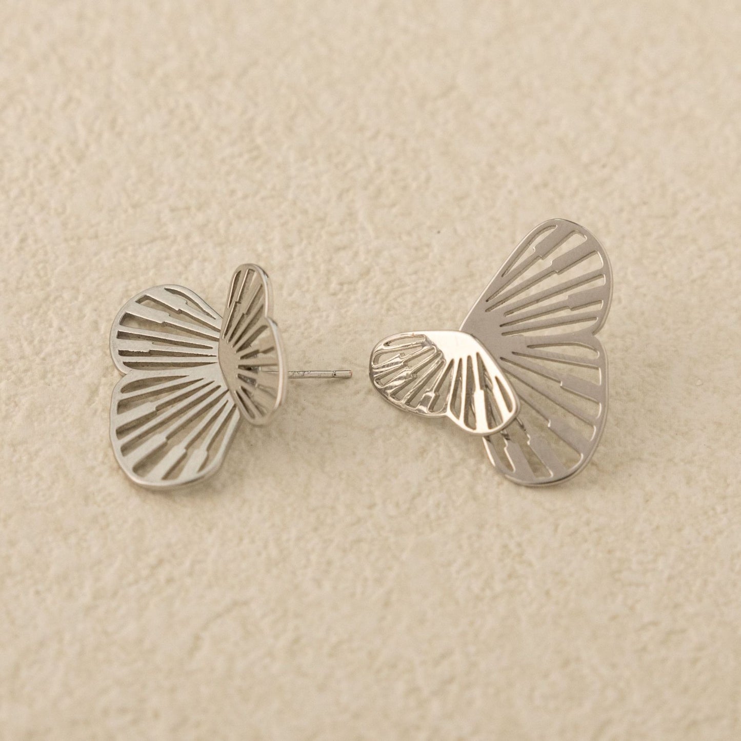 Butterfly hollow wing earrings give a high-end feel, fresh temperament earrings, personalized back-hanging earrings