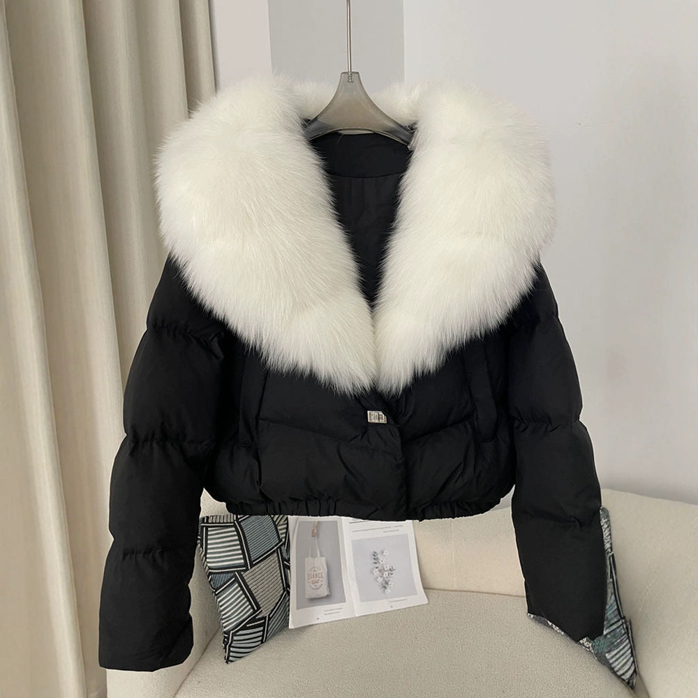 Women's short fashionable warm down jacket with a stylish and oversized real fox fur collar