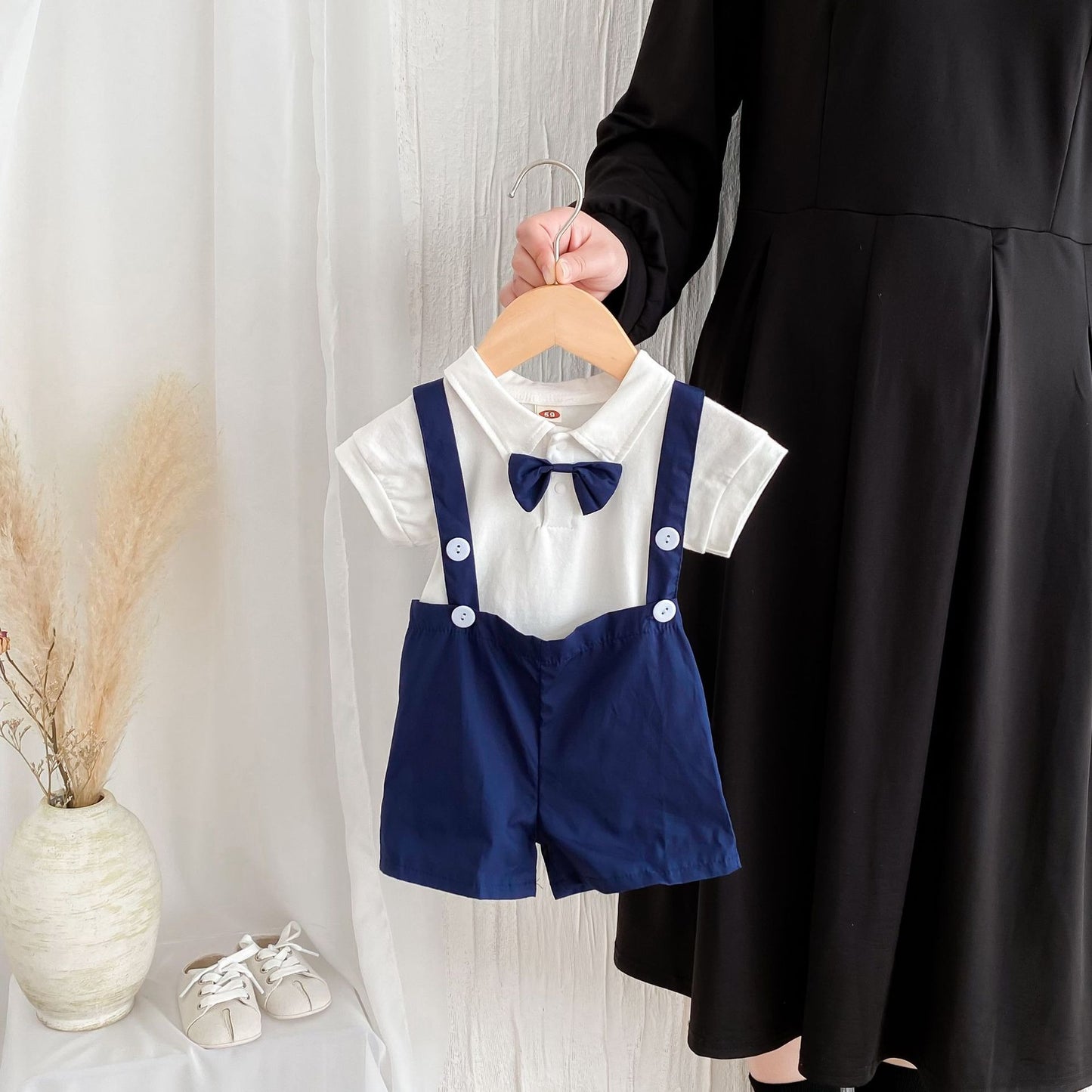 Summer baby hoodie tie suspender shorts two-piece set for gentlemen's one month and one year old dress suspender pants