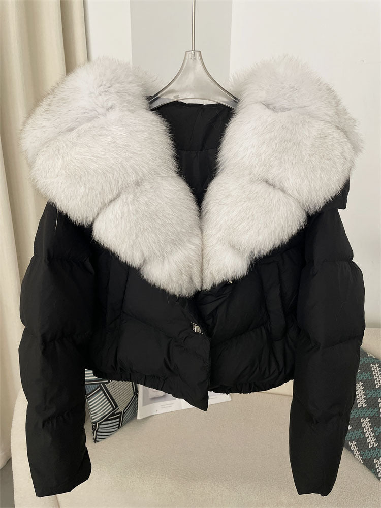 Women's short fashionable warm down jacket with a stylish and oversized real fox fur collar