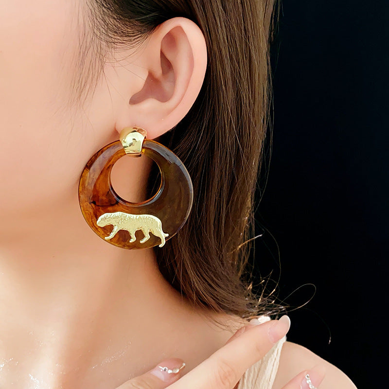 Circular tiger earrings, niche, high-end, elegant, fashionable, simple, versatile, personalized earrings