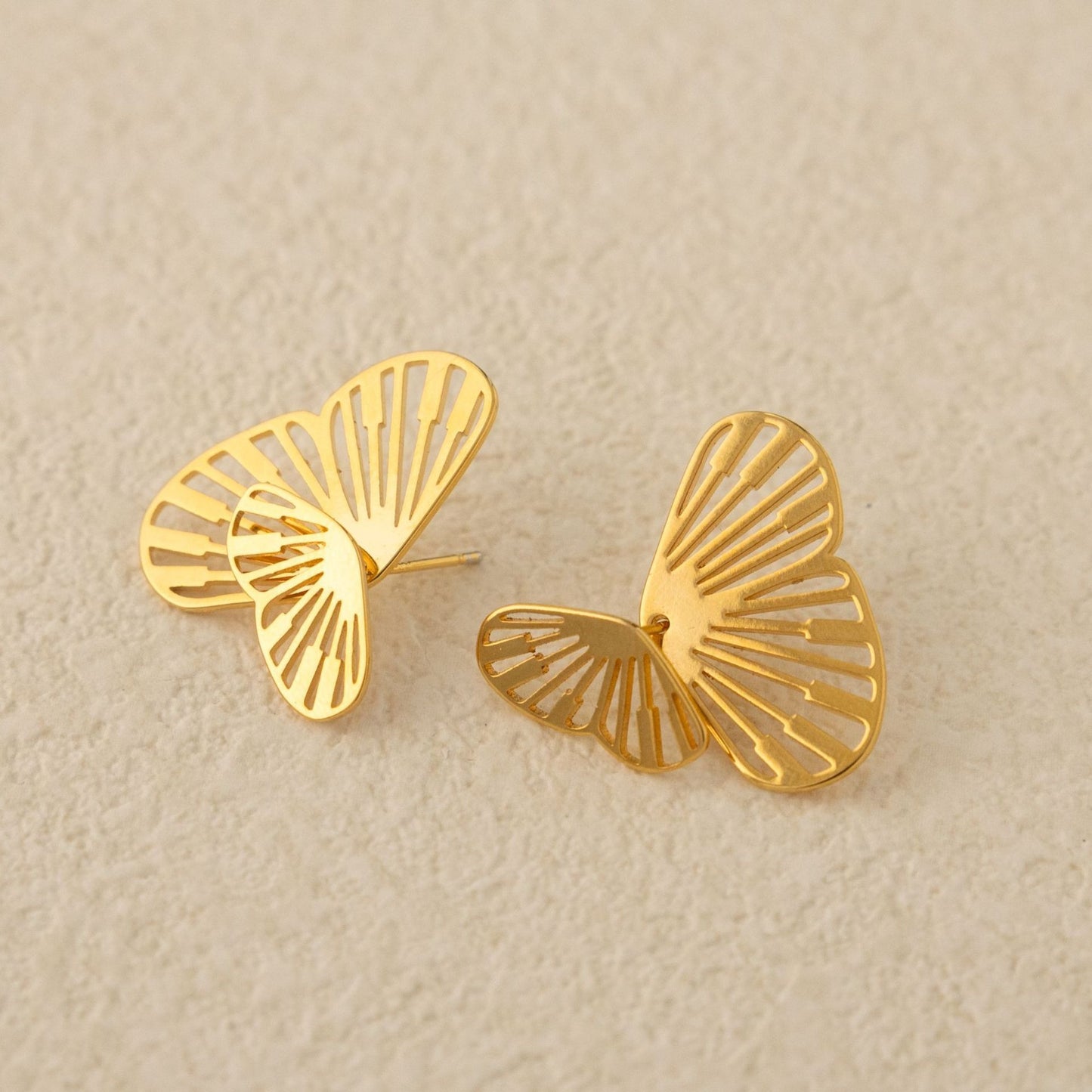 Butterfly hollow wing earrings give a high-end feel, fresh temperament earrings, personalized back-hanging earrings