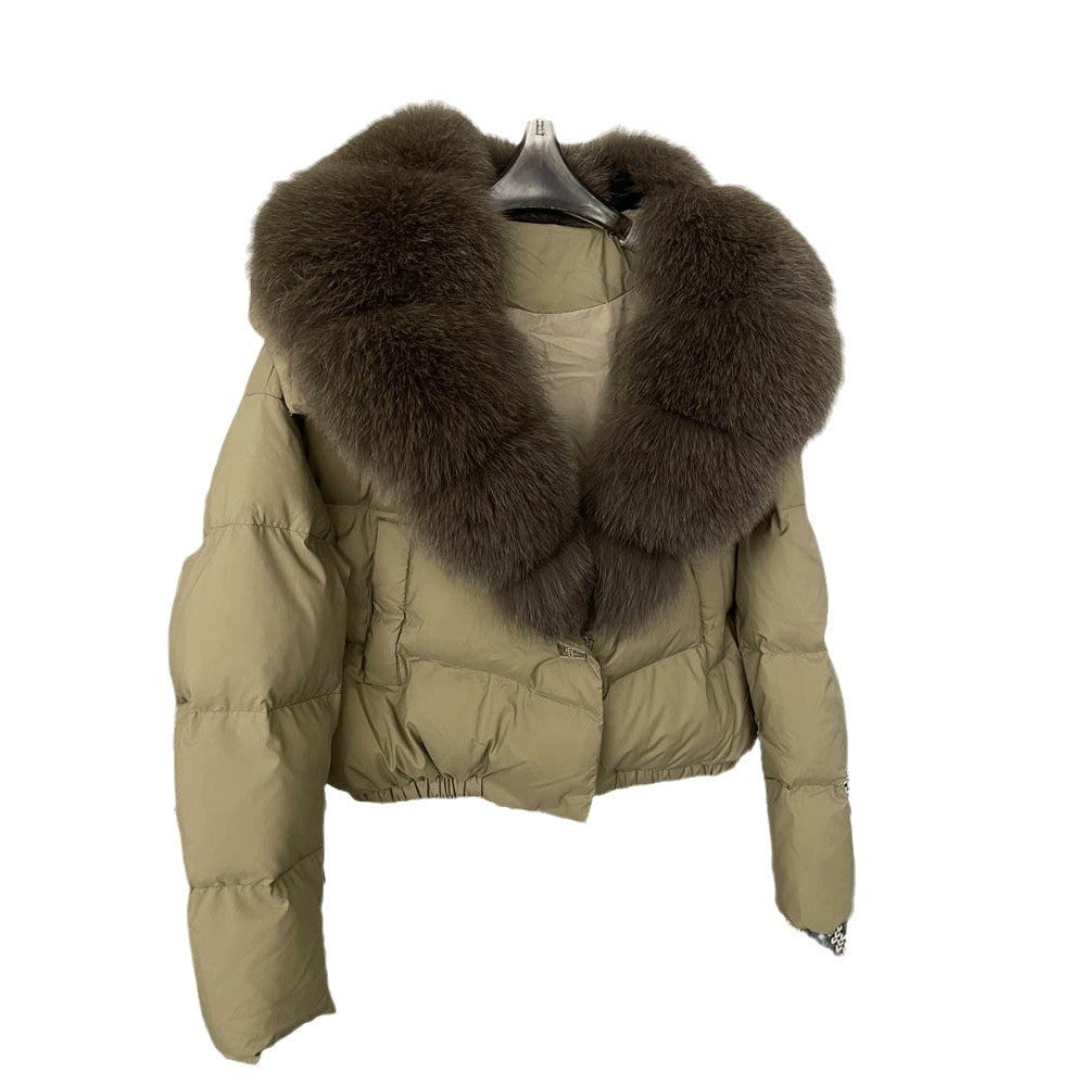 Women's short fashionable warm down jacket with a stylish and oversized real fox fur collar