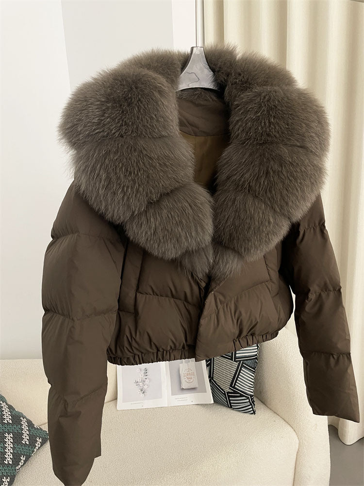 Women's short fashionable warm down jacket with a stylish and oversized real fox fur collar