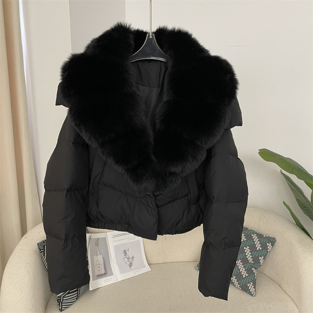 Women's short fashionable warm down jacket with a stylish and oversized real fox fur collar