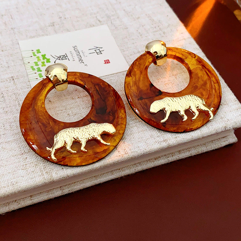 Circular tiger earrings, niche, high-end, elegant, fashionable, simple, versatile, personalized earrings