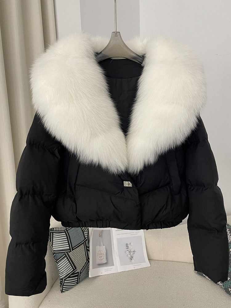 Women's short fashionable warm down jacket with a stylish and oversized real fox fur collar