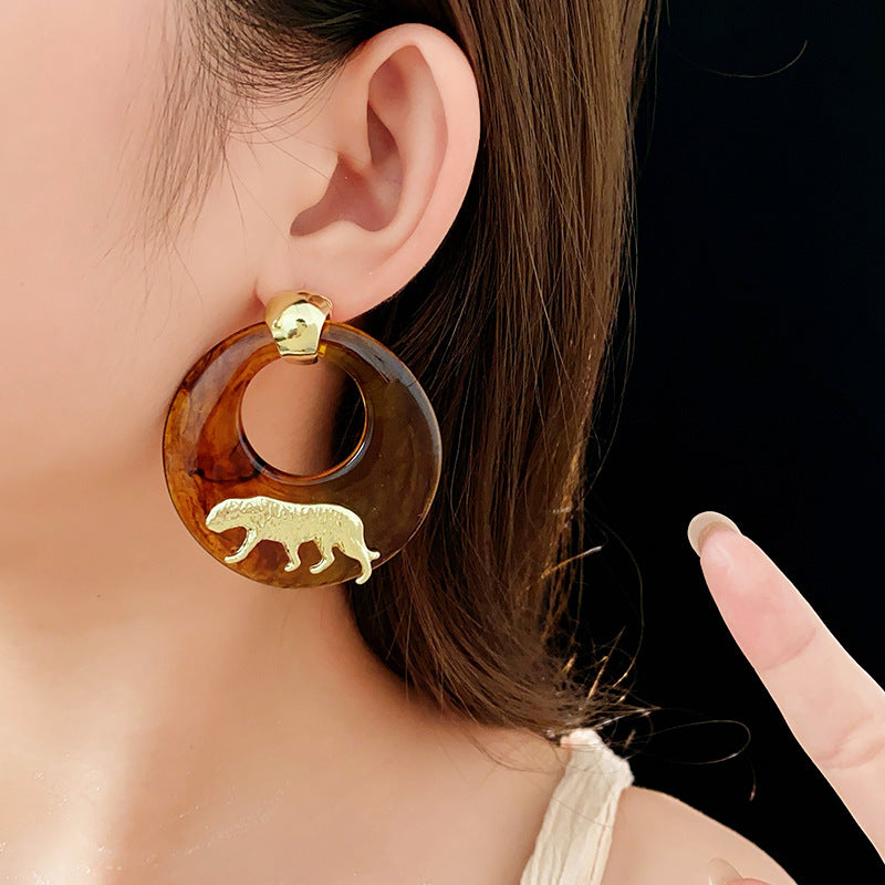 Circular tiger earrings, niche, high-end, elegant, fashionable, simple, versatile, personalized earrings