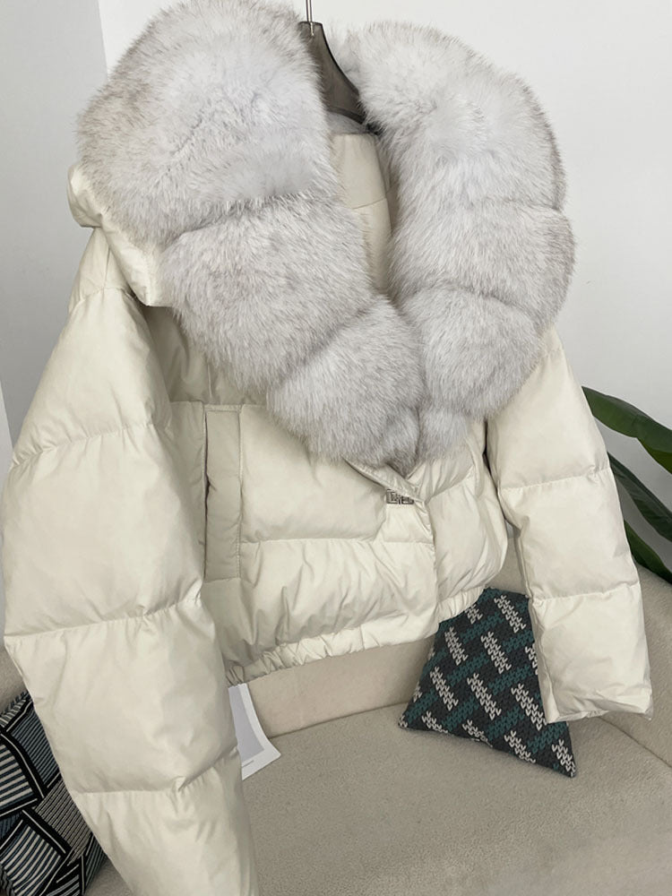 Women's short fashionable warm down jacket with a stylish and oversized real fox fur collar