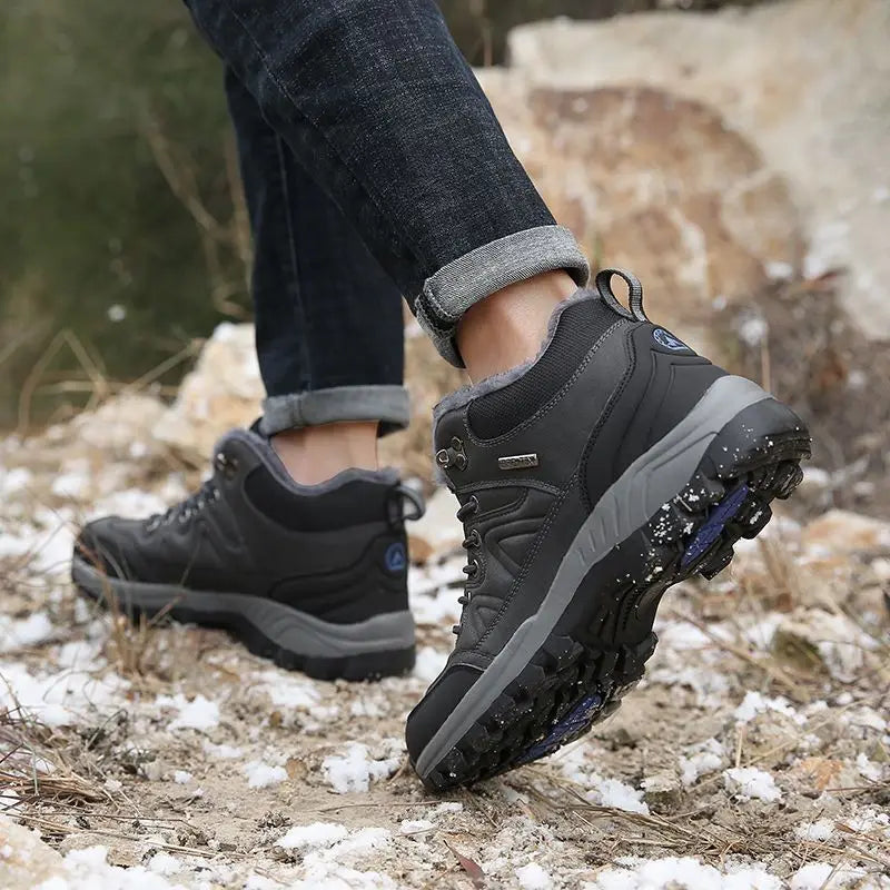 New winter sports shoes for men, outdoor shoes with plush insulation, cotton shoes, lightweight hiking shoes, oversized hiking shoes