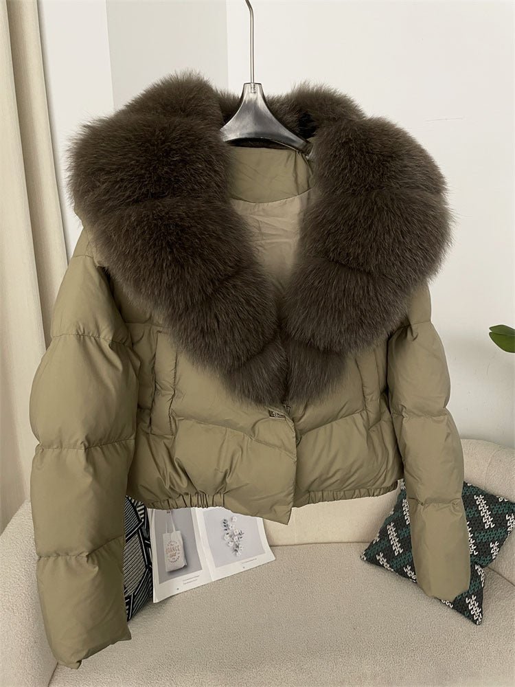 Women's short fashionable warm down jacket with a stylish and oversized real fox fur collar