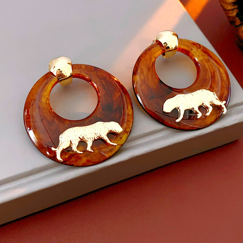 Circular tiger earrings, niche, high-end, elegant, fashionable, simple, versatile, personalized earrings