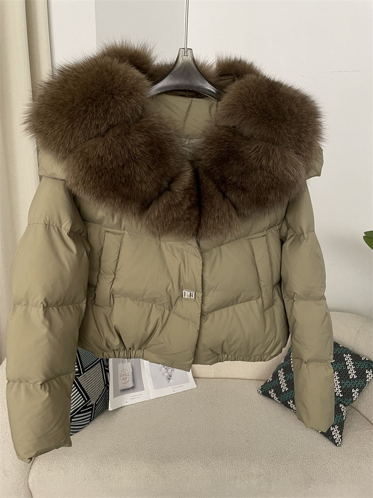 Women's short fashionable warm down jacket with a stylish and oversized real fox fur collar